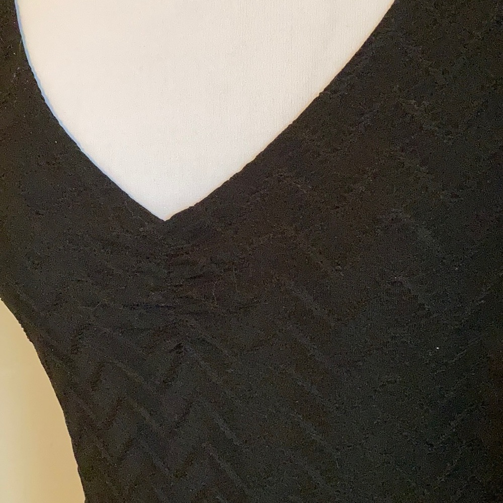 Form-fitting Knit Cami - Picture 2 of 4